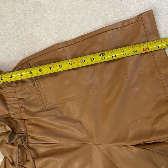 KENDALL + KYLIE Women's Vegan Leather Paperbag Shorts size S - Picture 6 of 6
